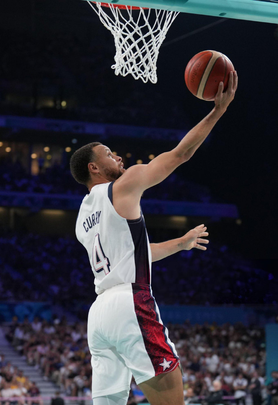 首场比赛中 首场比赛中